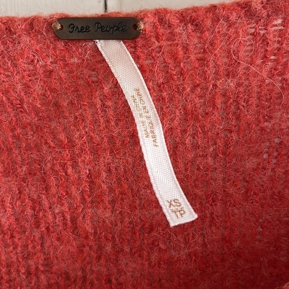 FREE PEOPLE ~ Pink alpaca blend crop sweater - Picture 2 of 7